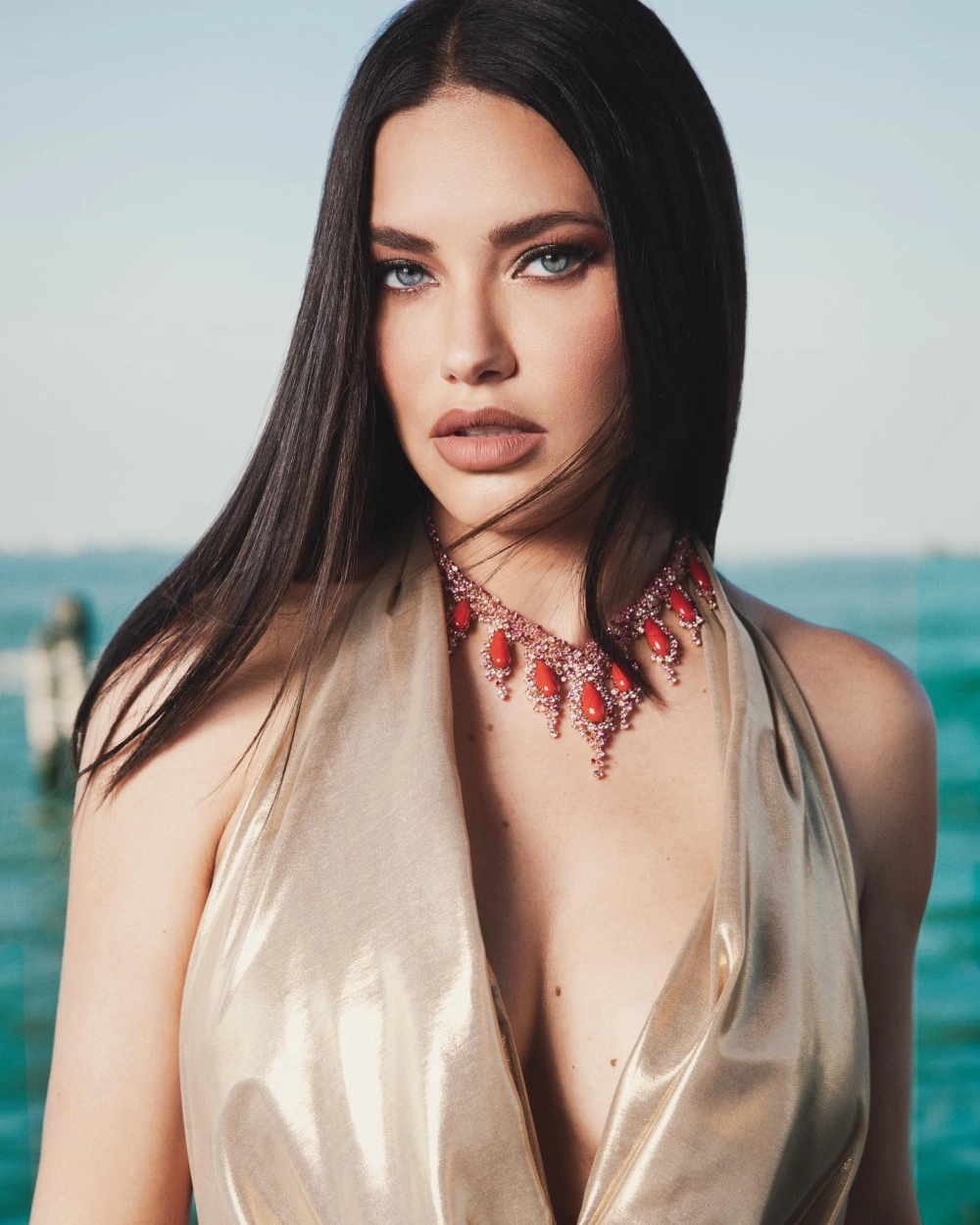 Adriana Lima height và chiều cao 1m78 lý tưởng của một siêu mẫu