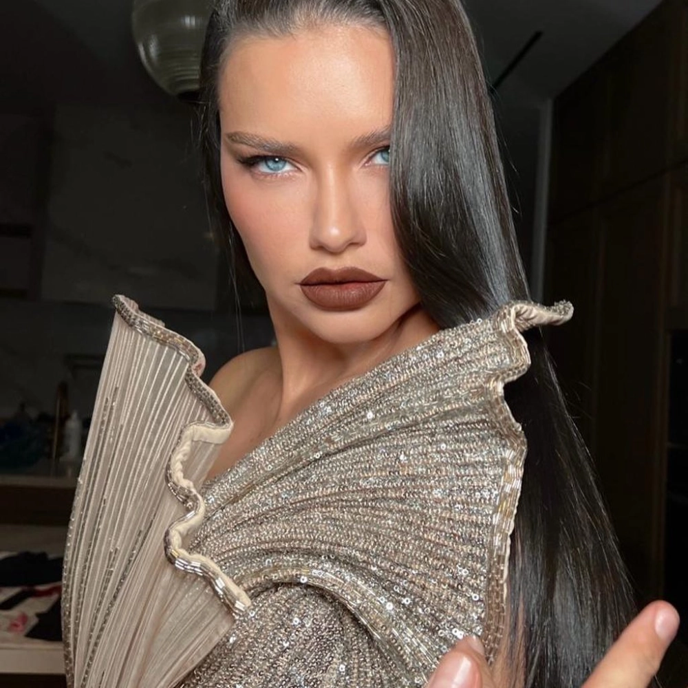 Young Adriana Lima và hình ảnh thời niên thiếu đầy cuốn hút