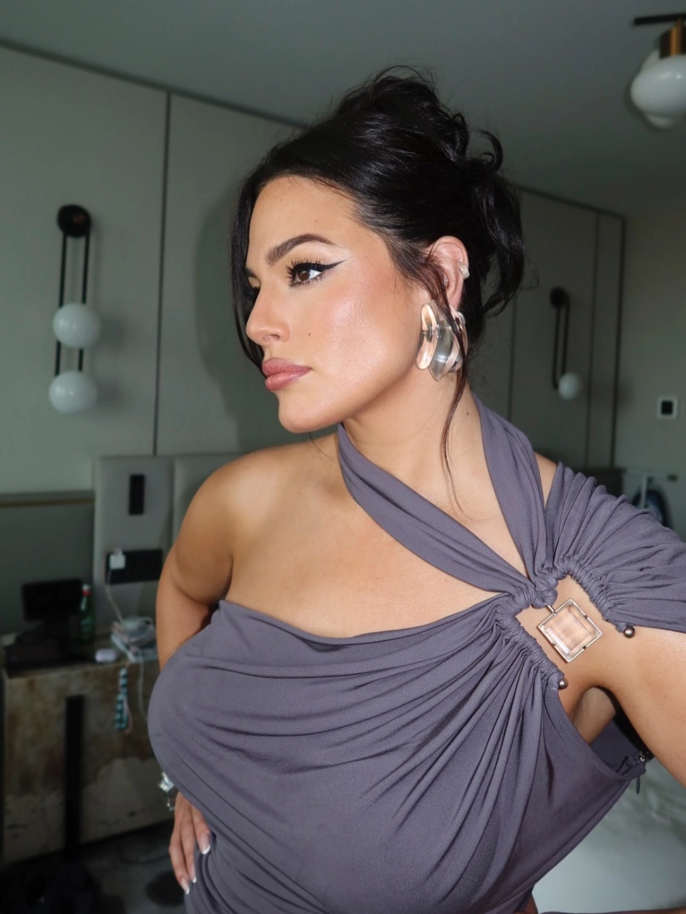 Ashley Graham model và một trong những người mẫu ngoại cỡ thành công nhất