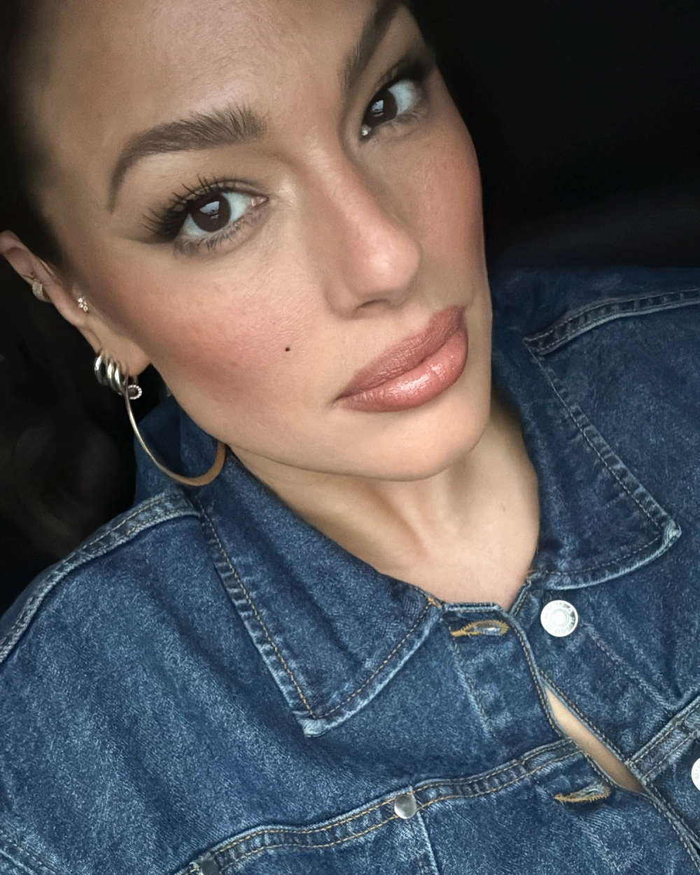 Ashley Graham siêu mẫu ngoại cỡ và biểu tượng của sự tự tin
