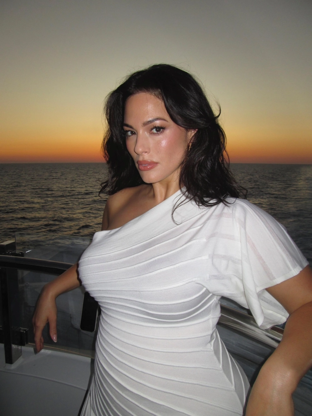 Plus size model Ashley Graham và người tiên phong của làng mốt ngoại cỡ