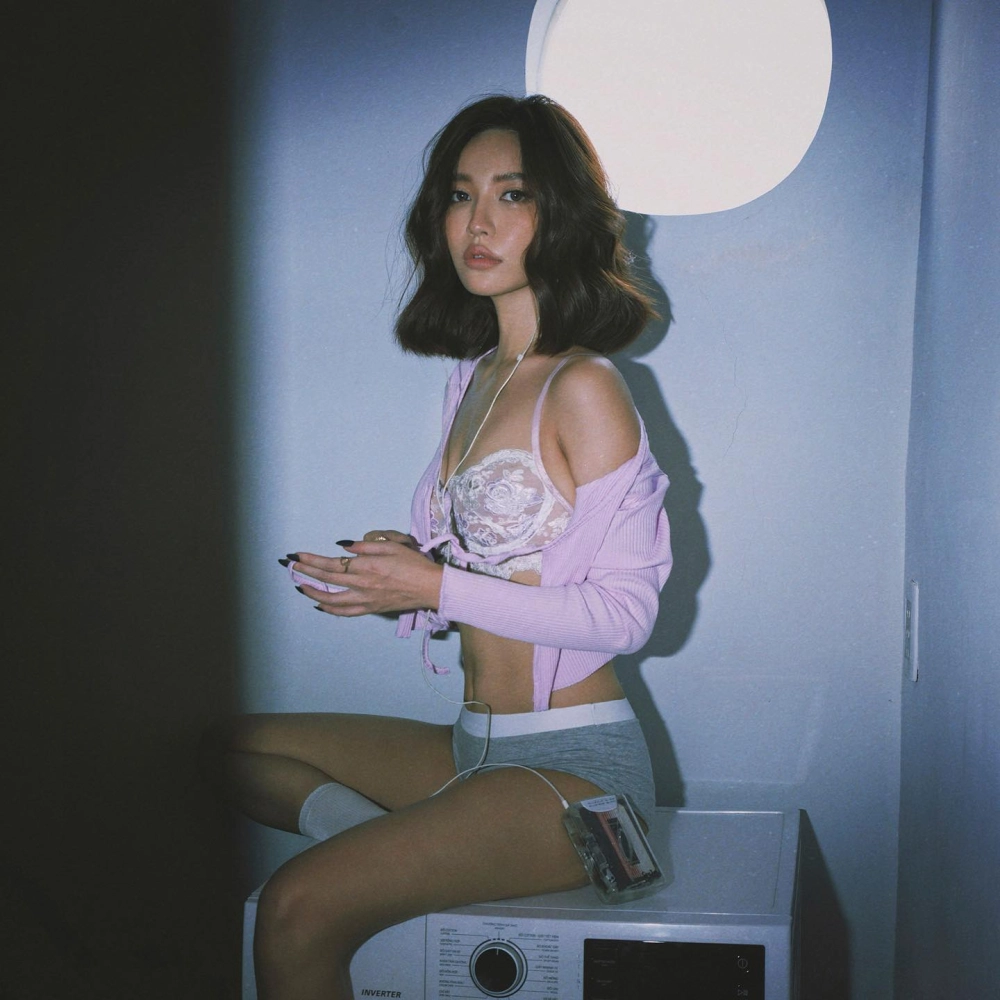 Bích Phương nữ hoàng nhạc lụi và những bản hit lầy lội của Vpop