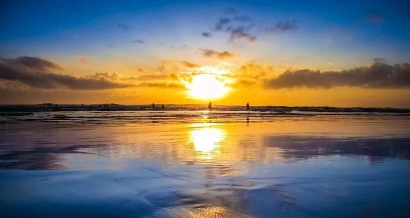 Đắm mình trong biển Mỹ Khê Đà Nẵng hoàng hôn