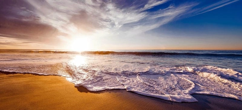Chiêm ngưỡng vẻ đẹp bình minh trên biển lãng mạn