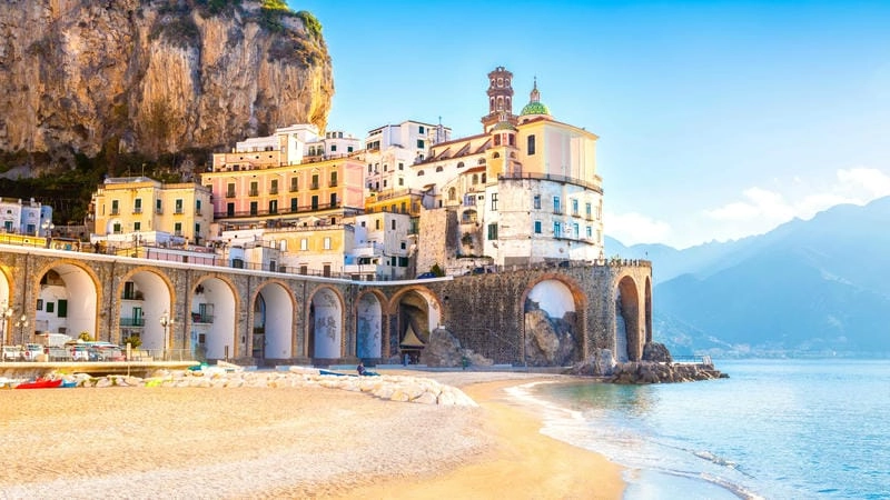 Đắm mình trong bờ biển Amalfi lãng mạn