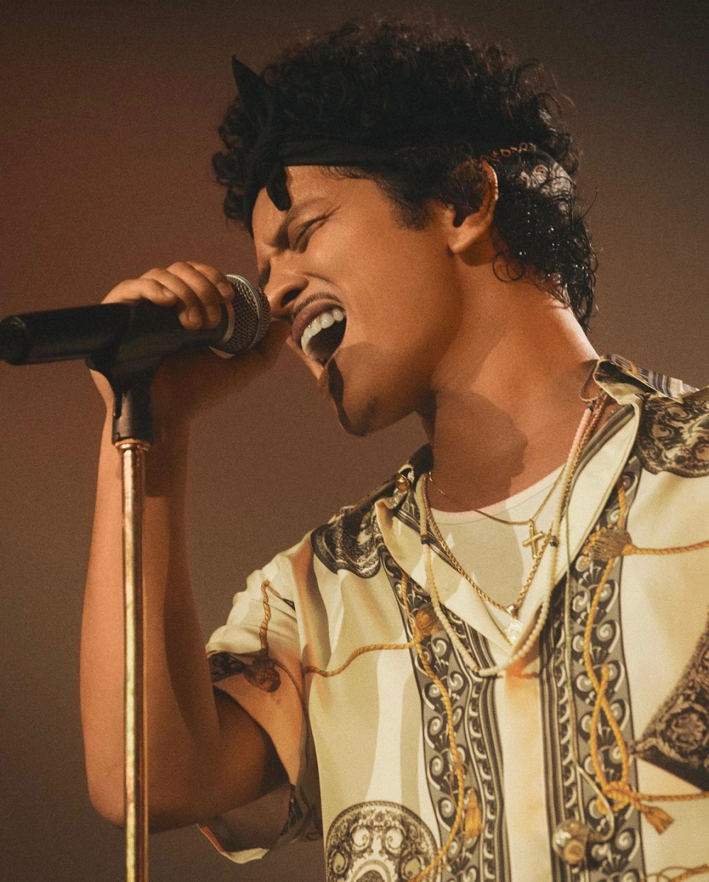 Apt Bruno Mars và màn kết hợp bùng nổ cùng Rosé BLACKPINK