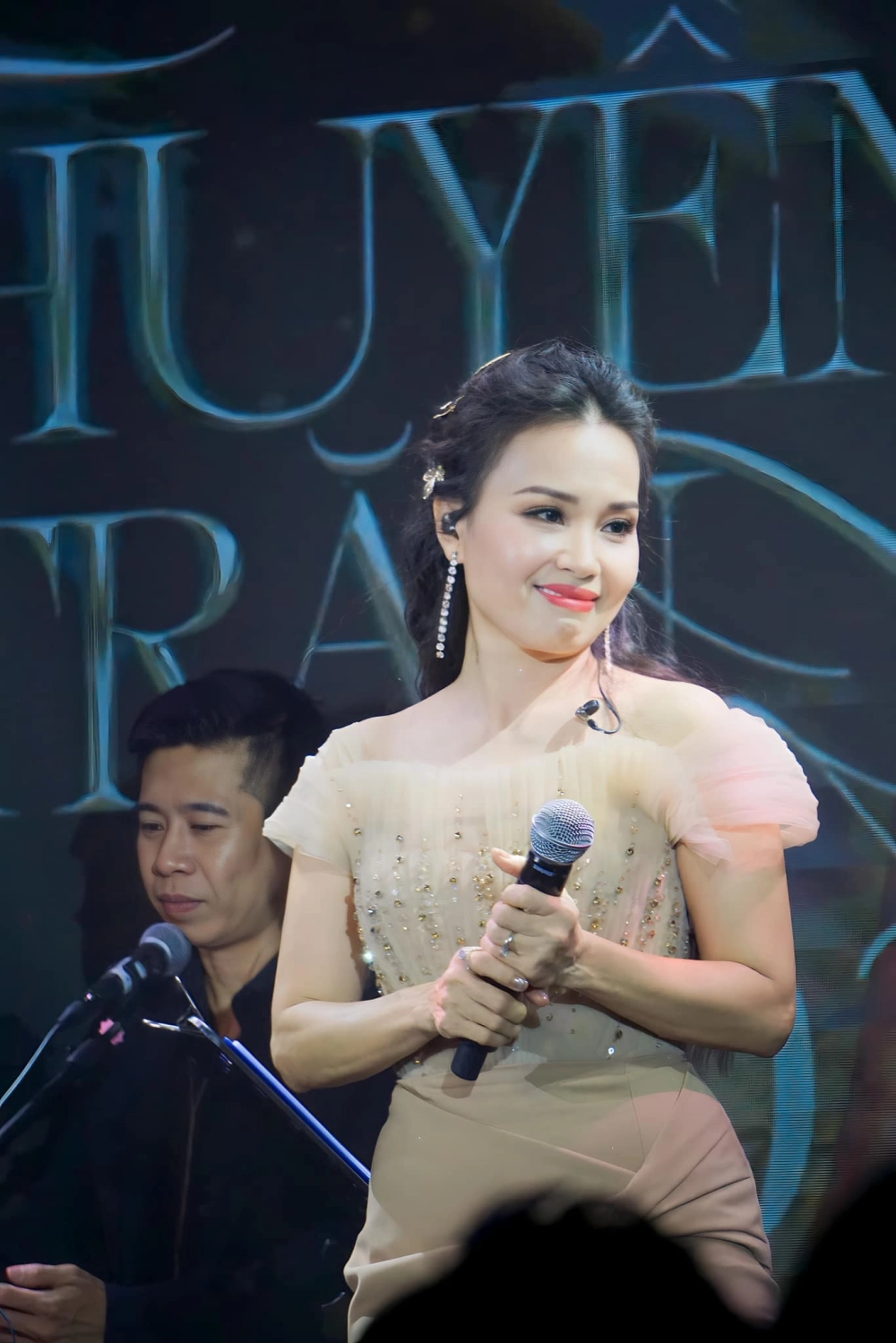 Cẩm Ly Cô gái mở đường và giọng hát hào hùng, đầy cảm xúc