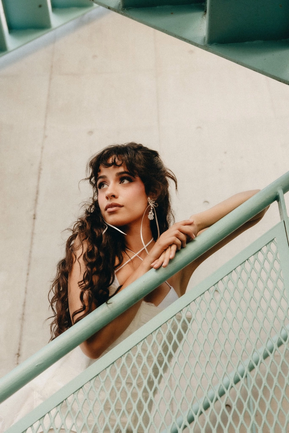 Bam bam Camila Cabello bản hit chia tay đầy sôi động cùng Ed Sheeran