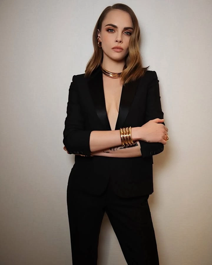 Cara Delevingne instagram và trang cá nhân hàng chục triệu follow