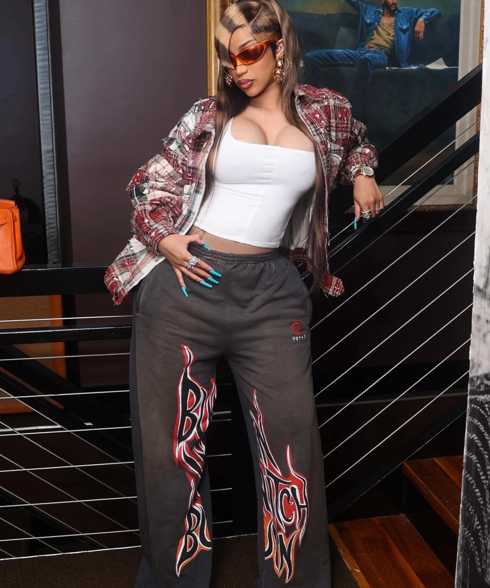 Bongos cardi b và màn kết hợp bùng nổ cùng Megan Thee Stallion