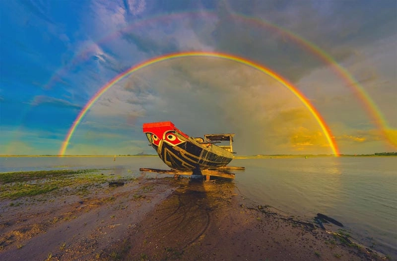Lạc lối trong cầu vồng hoang sơ