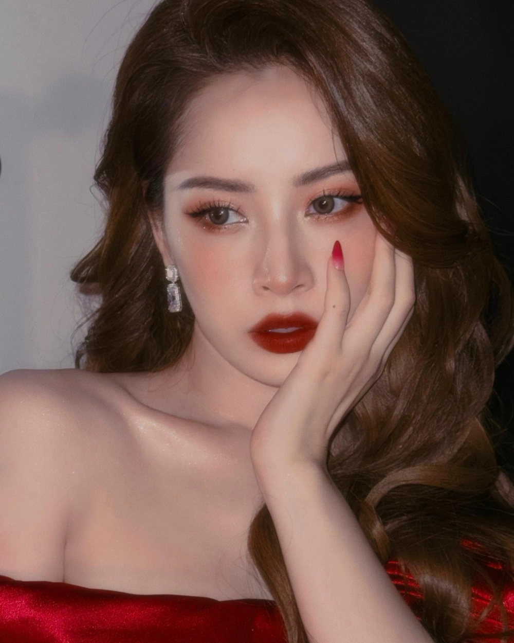 Chi Pu karaoke hát lại những bản hit đình đám của nữ ca sĩ
