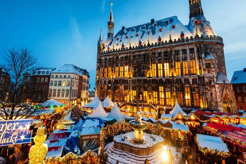 Thức dậy cùng chợ Giáng Sinh Châu Âu sôi động