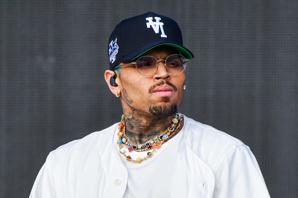 Forever Chris Brown bản hit dance-pop bất hủ, giai điệu của thanh xuân