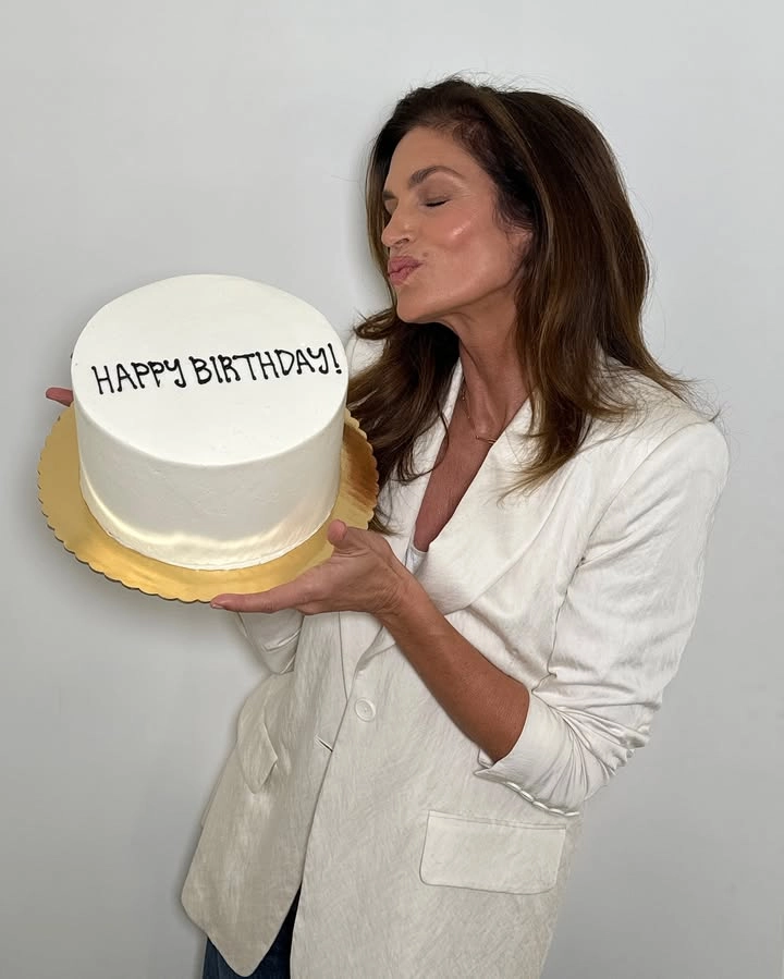 Cindy Crawford net worth và khối tài sản khổng lồ của một biểu tượng