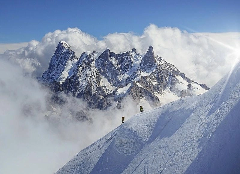 Cười sảng với dãy núi Alps bình yên