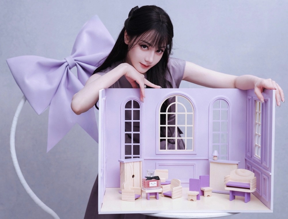 Tin tức về Địch Lệ Nhiệt Ba và những hoạt động mới nhất năm 2025