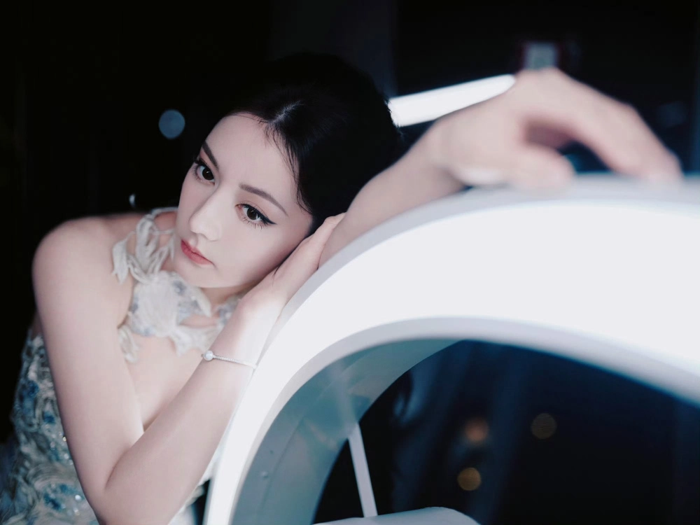 Địch Lệ Nhiệt Ba cao bao nhiêu cô sở hữu chiều cao 1m69