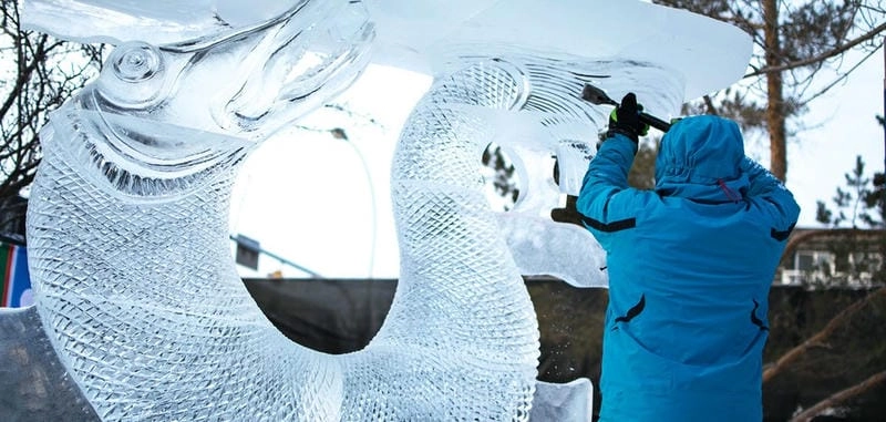 Cười sảng với điêu khắc băng vui nhộn