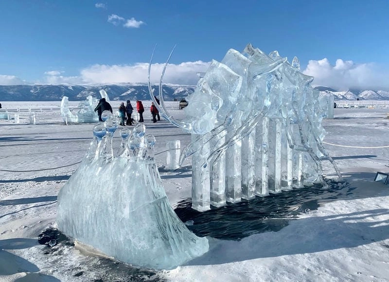 Ngắm nhìn vẻ đẹp điêu khắc băng huyền ảo