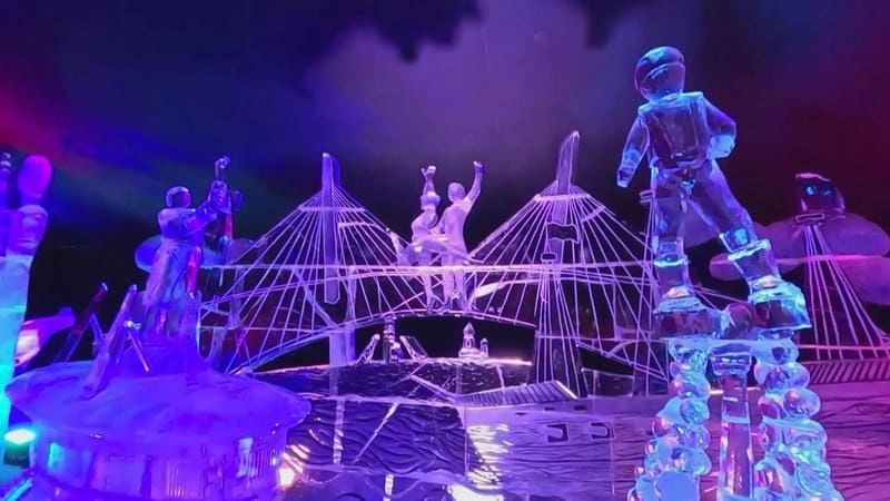 Cùng du ngoạn điêu khắc băng cuốn hút