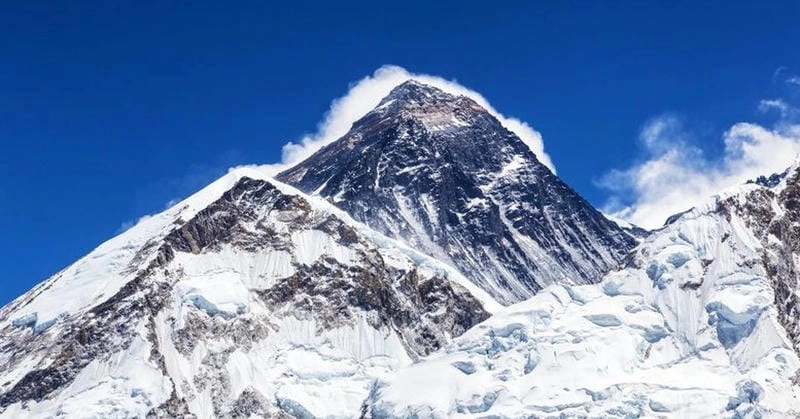 Thức dậy cùng đỉnh Everest thiên nhiên