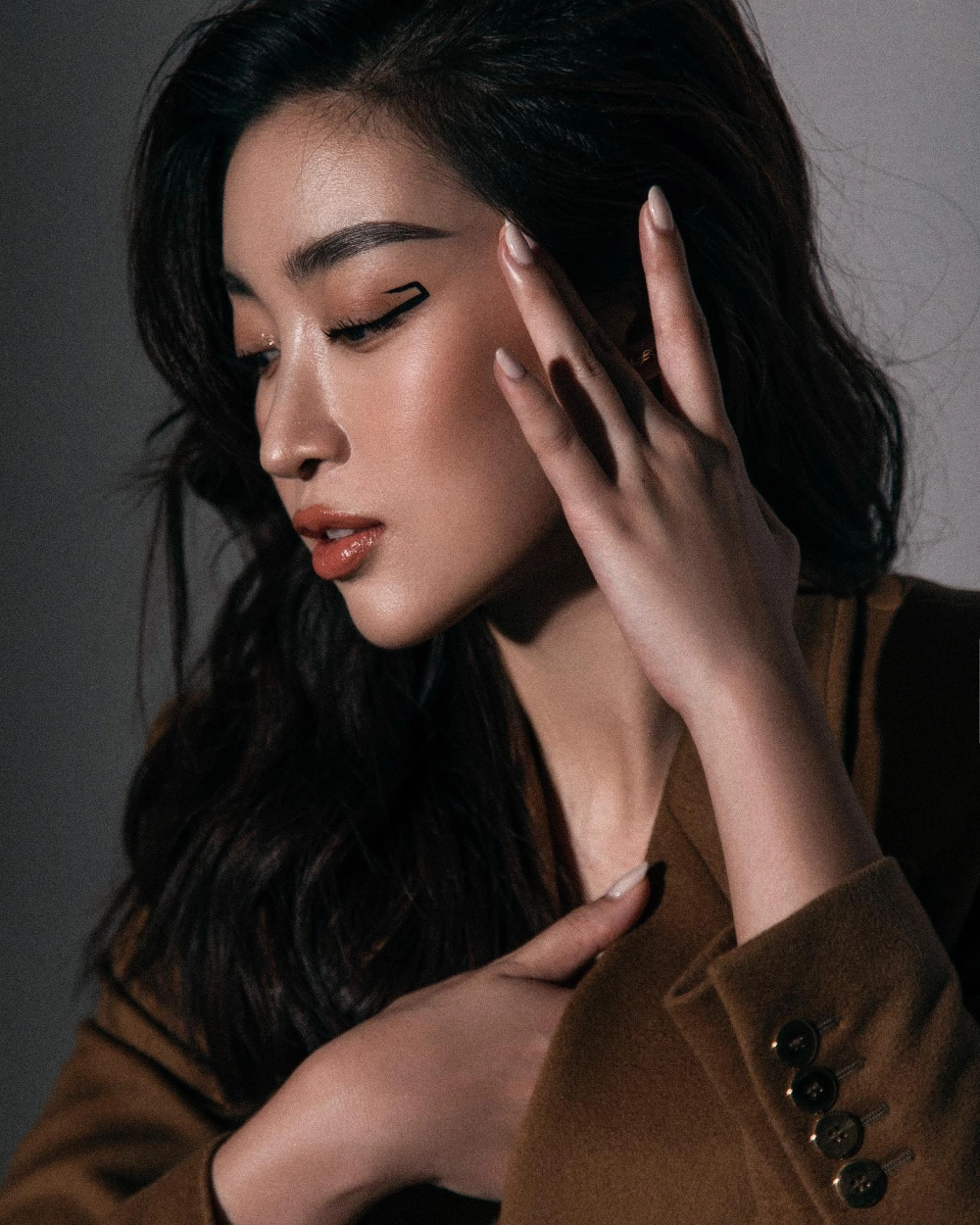 Hoa hậu Mỹ Linh và vẻ đẹp dịu dàng, chuẩn Á Đông