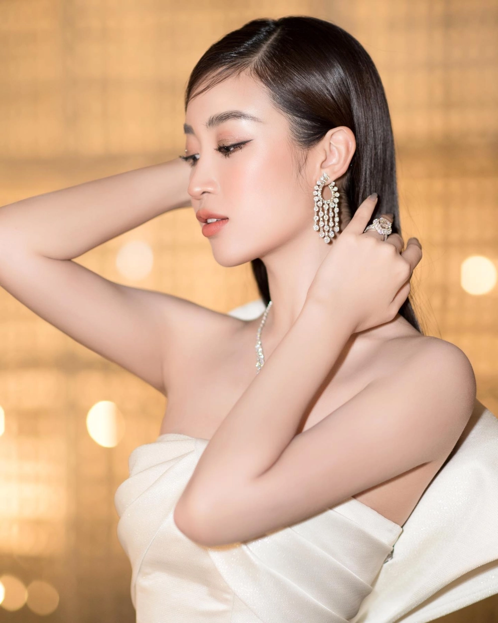 Hoa hậu Đỗ Mỹ Linh và cuộc sống viên mãn bên chồng thiếu gia