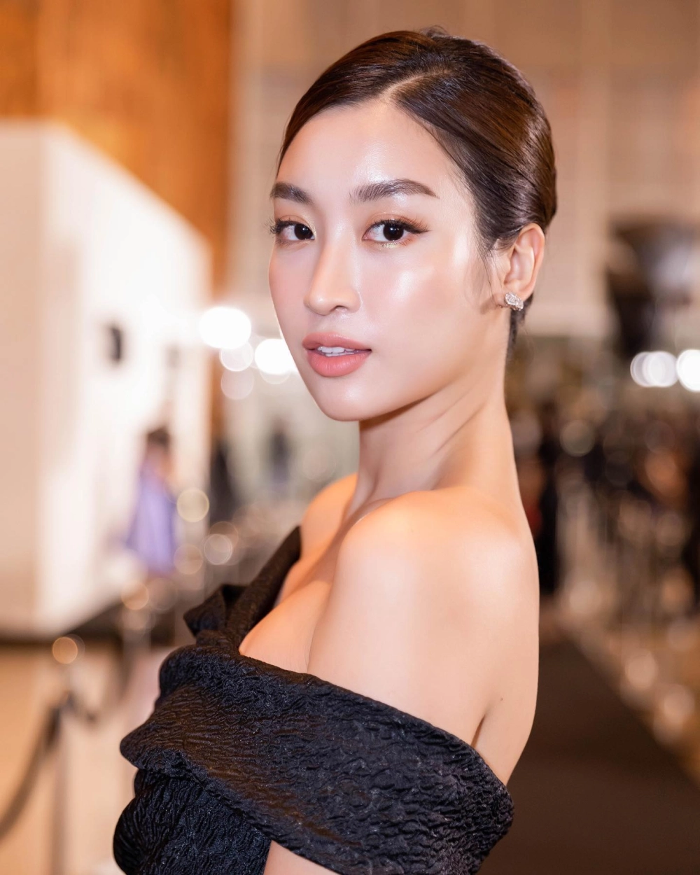 Đỗ Mỹ Linh tuổi và nhan sắc mặn mà, đằm thắm của bà mẹ một con