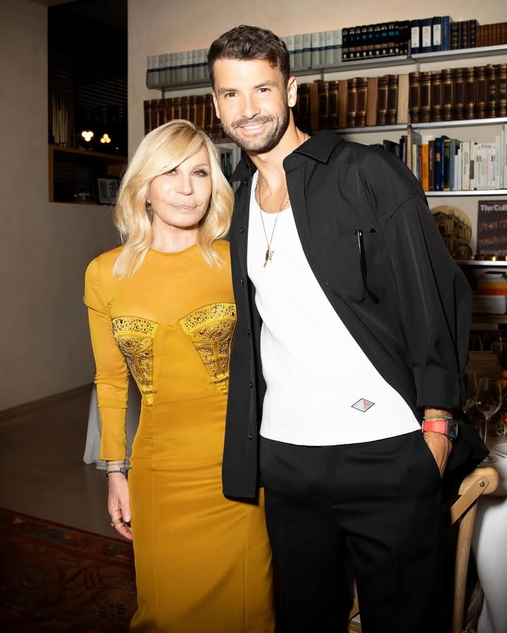 Donatella Versace antes y ahora và sự thay đổi trước và sau