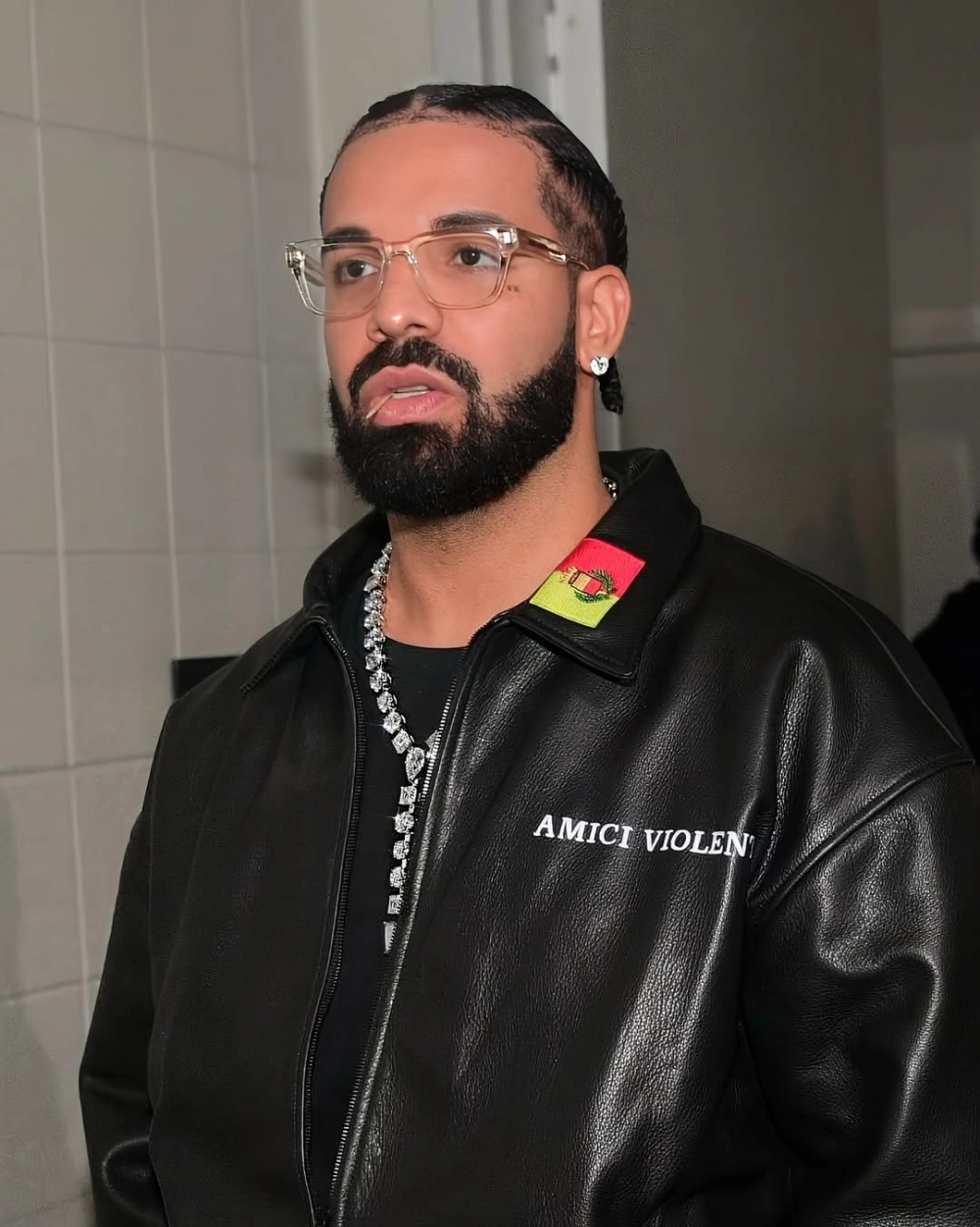 Drake siêu sao hip-hop toàn cầu và những bản hit tỷ view