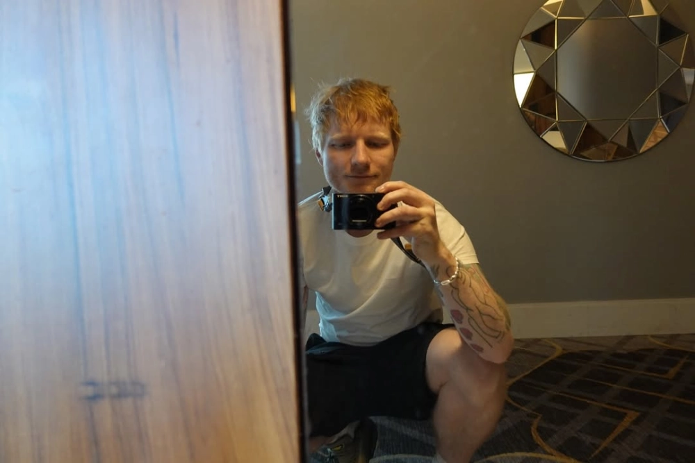 The photograph Ed Sheeran và bản hit ballad sâu lắng