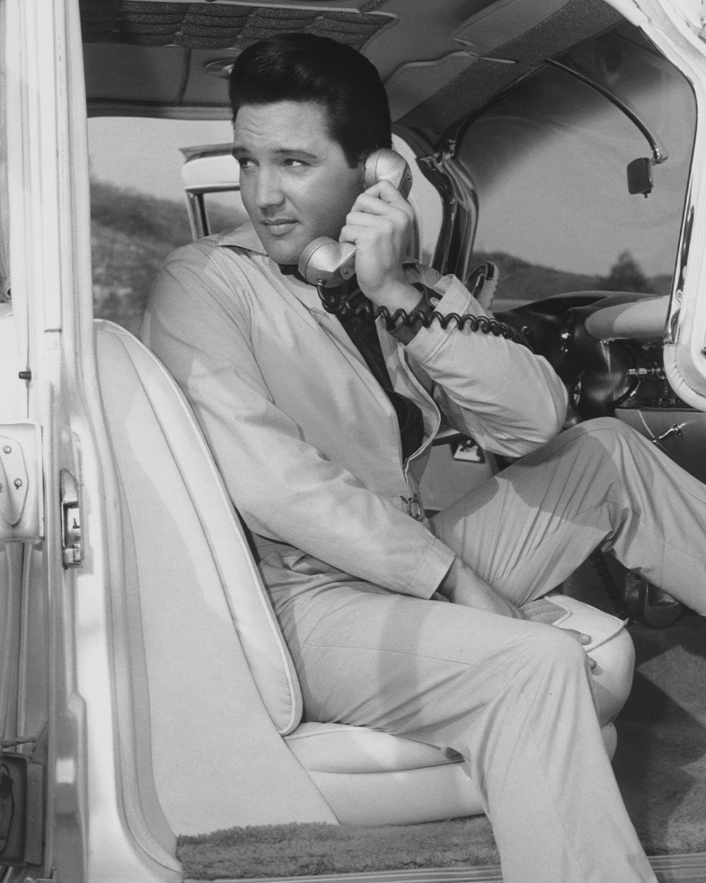 Elvis presley unchained melody và màn trình diễn live đầy cảm xúc cuối đời