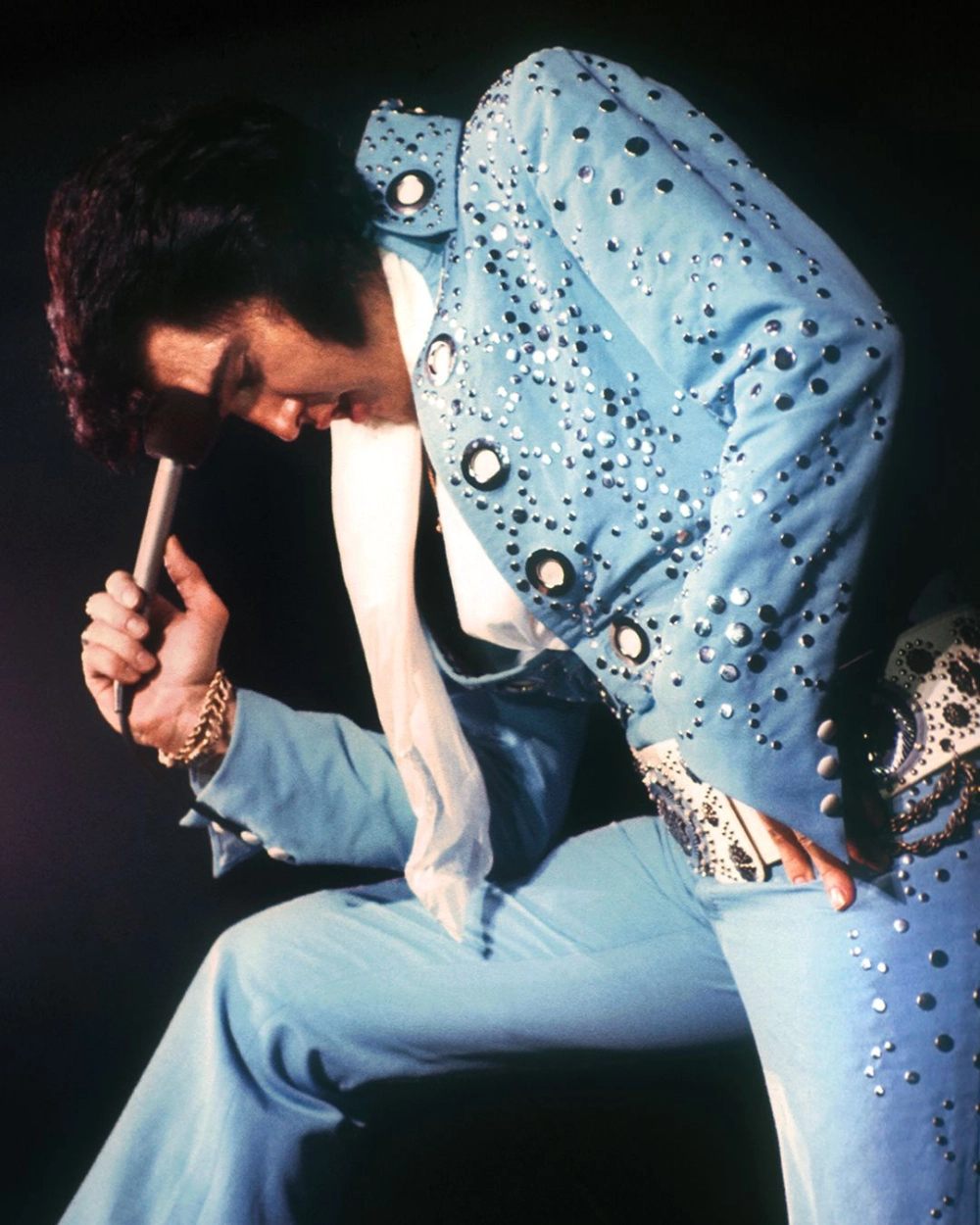 Song by elvis presley và những giai điệu bất hủ đi cùng năm tháng