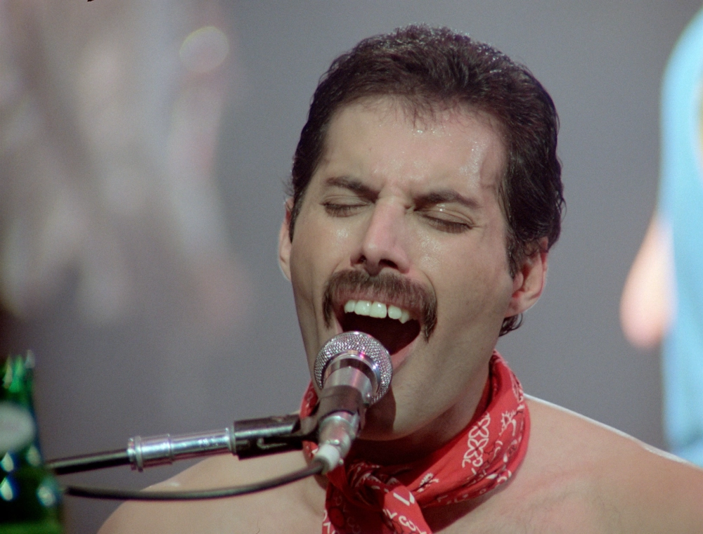Freddie Mercury Queen Live Aid và màn trình diễn live huyền thoại, hay nhất lịch sử