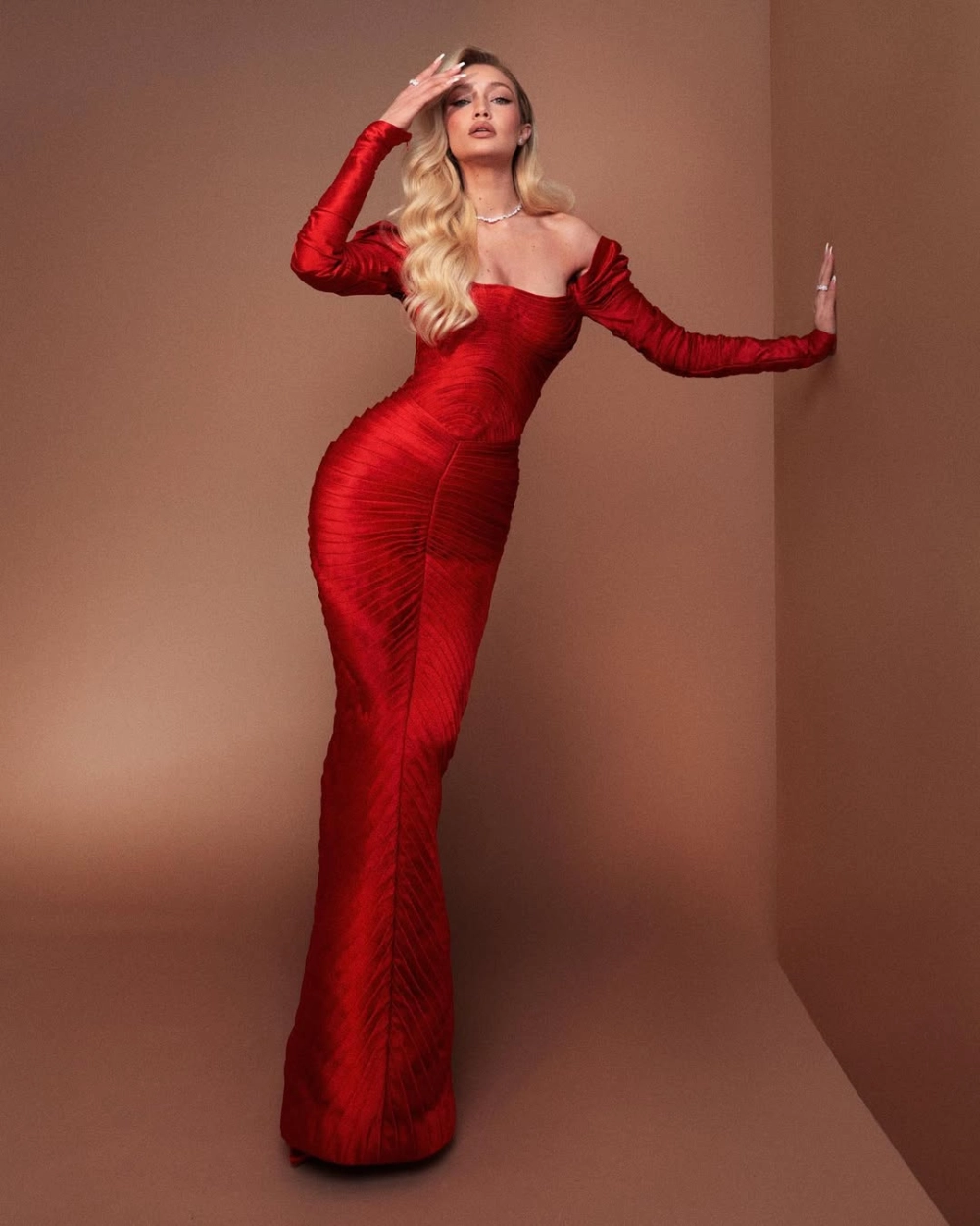 Model Gigi Hadid và những sải bước huyền thoại trên sàn runway