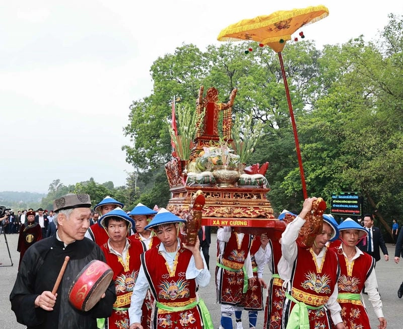 Sưu tầm những bức Giỗ Tổ Hùng Vương sôi động