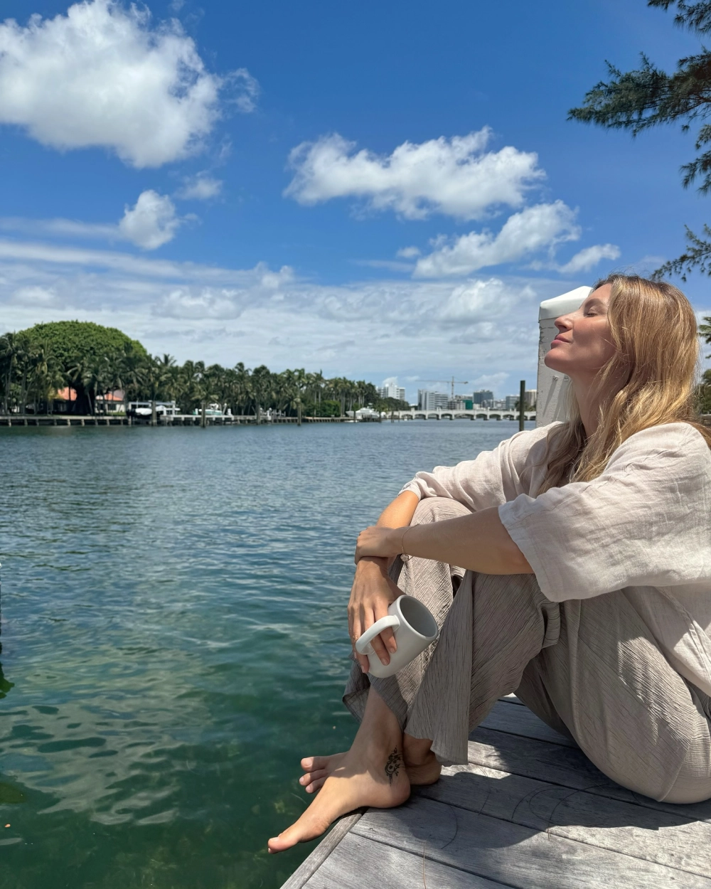 Gisele Bündchen twin (sinh đôi) và người chị em song sinh Patrícia
