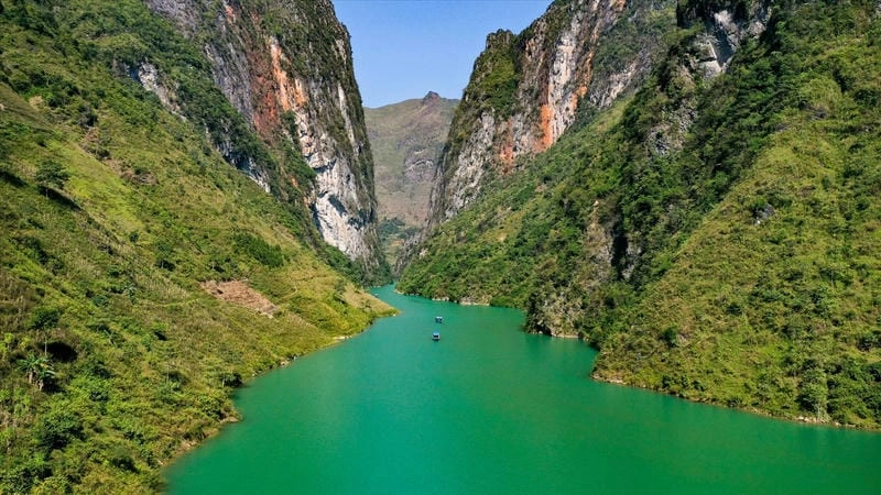 Săn những bức hẻm núi hoang sơ