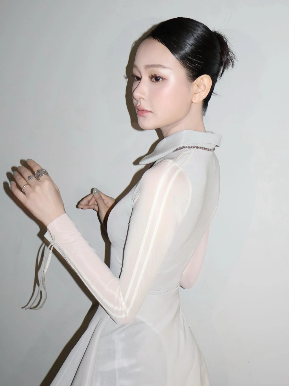 Hồ Nhân và Hiền Hồ và mối quan hệ