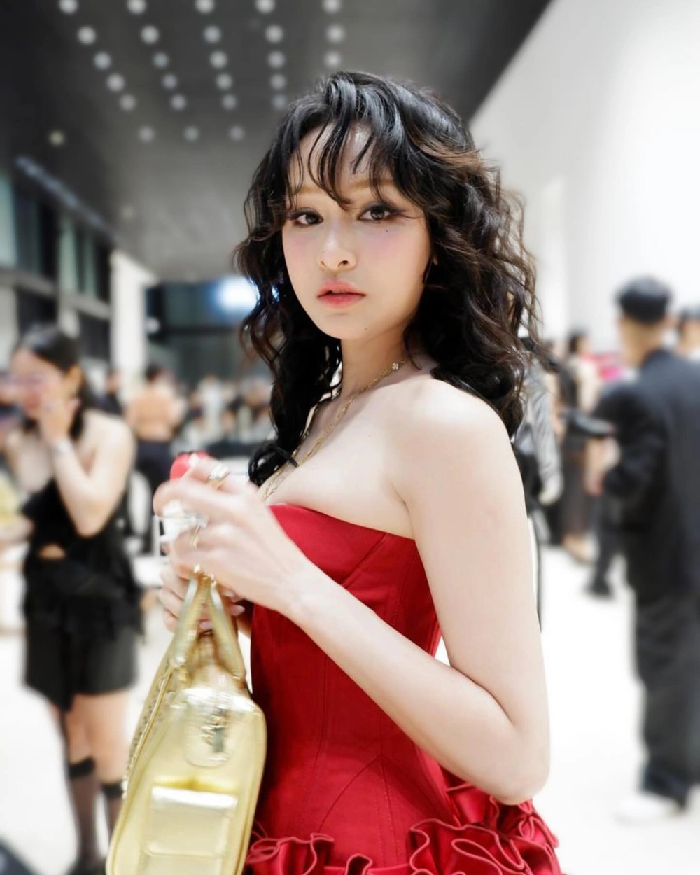 Hồ Nhân Hiền Hồ và lùm xùm