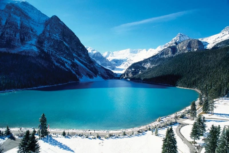 Cười sảng với hồ Moraine nên thơ
