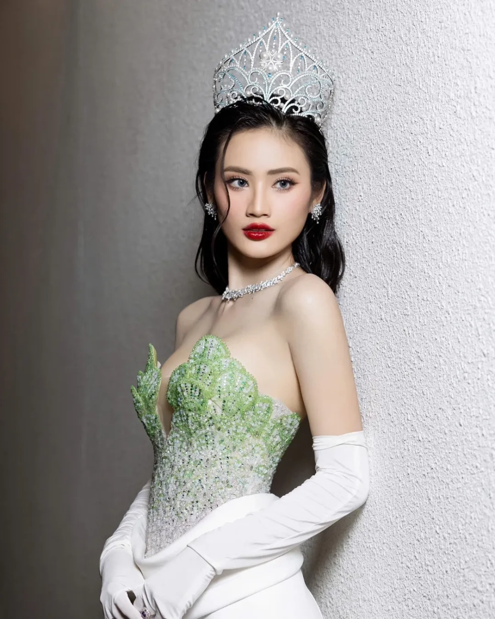 Hoa hậu Huỳnh Trần Ý Nhi Miss World Vietnam 2023 và màn lột xác ấn tượng