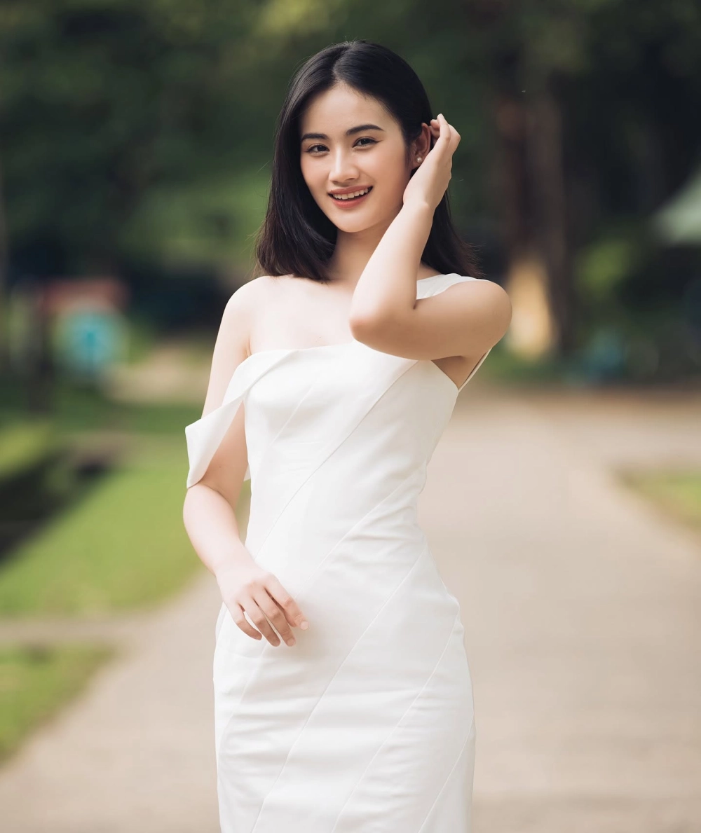 Huỳnh Trần Ý Nhi sinh ngày bao nhiêu và thông tin chi tiết về nàng hậu