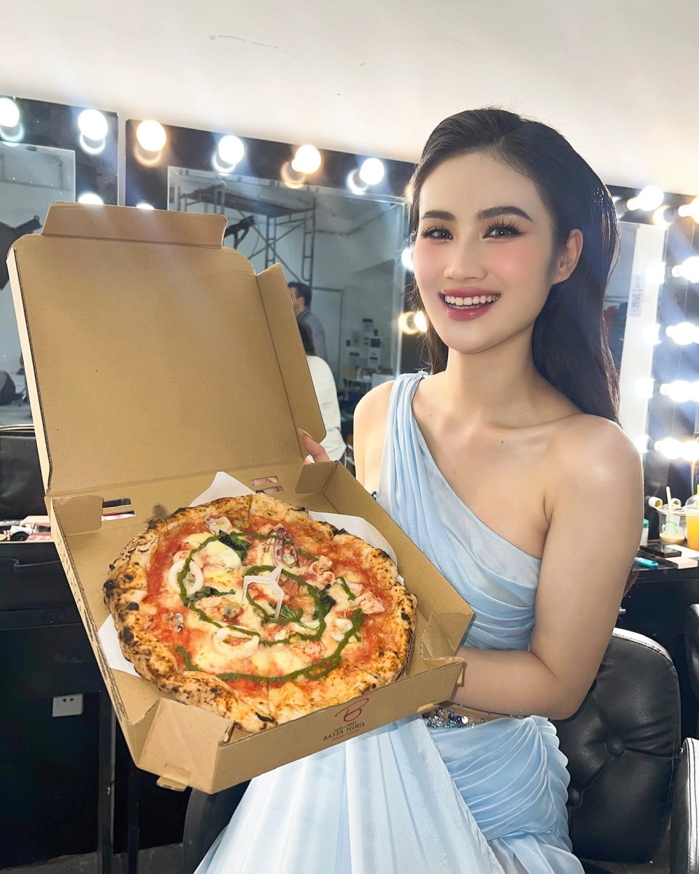 Huỳnh Trần Ý Nhi là hoa hậu gì cô là Hoa hậu Thế giới Việt Nam 2023