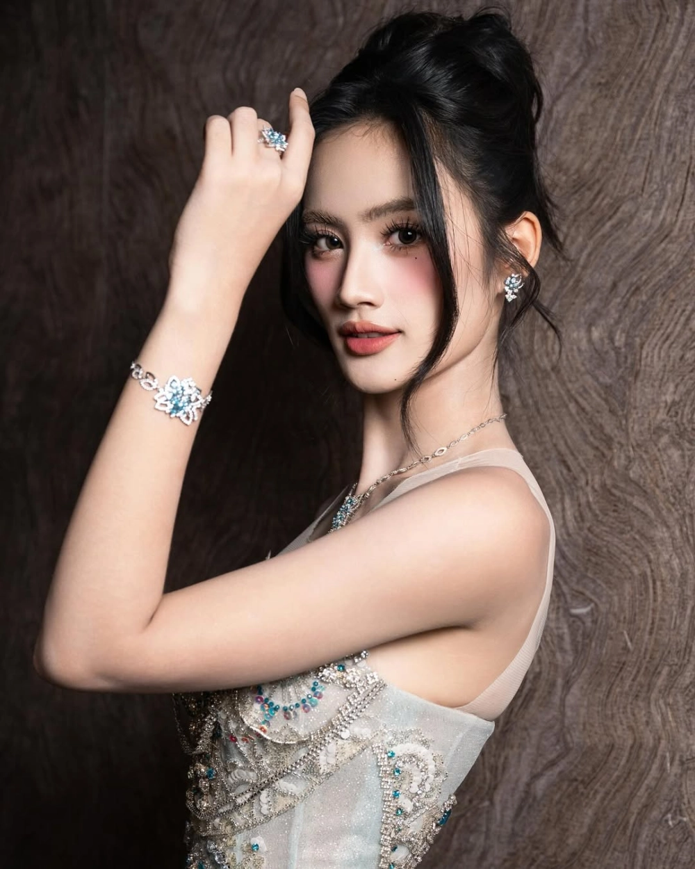 Huỳnh Trần Ý Nhi và hành trình từ hoa hậu ồn ào đến niềm tự hào Miss World