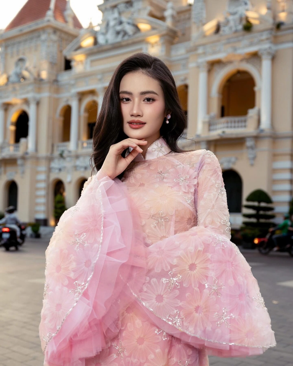 Hh Huỳnh Trần Ý Nhi và hành trình sau 2 năm đăng quang