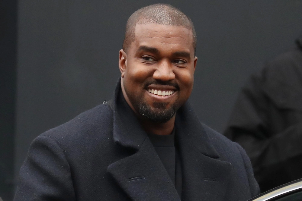 Kanye West Bianca Censori và những trang phục gây bão truyền thông
