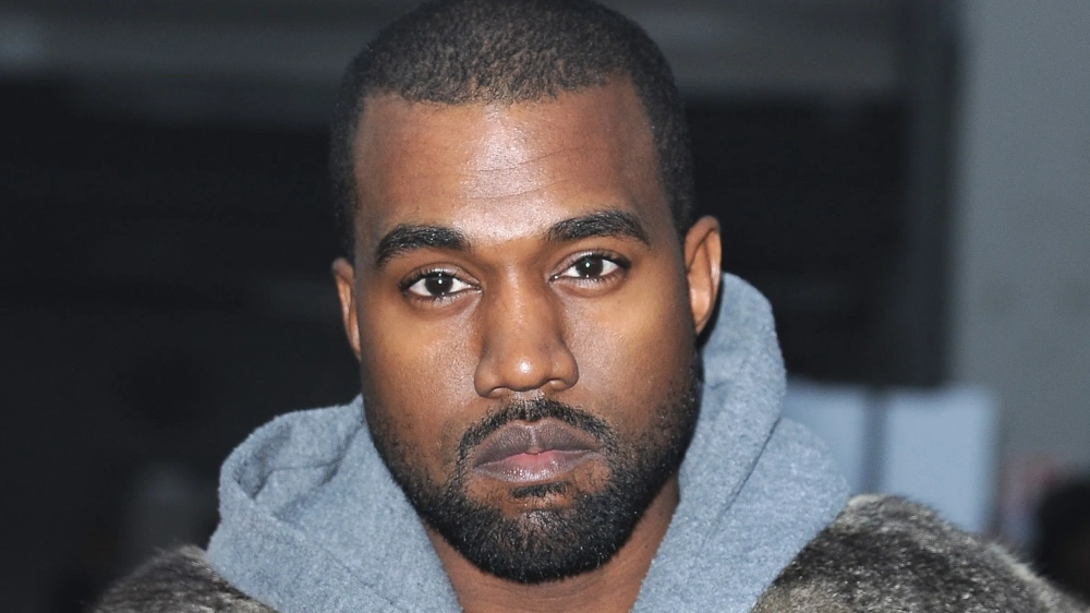 Kanye West huyền thoại hip-hop, nhà thiết kế và nghệ sĩ đầy tranh cãi
