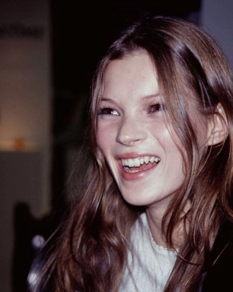 Kate Moss young và vẻ đẹp mỏng manh, nổi loạn thời trẻ